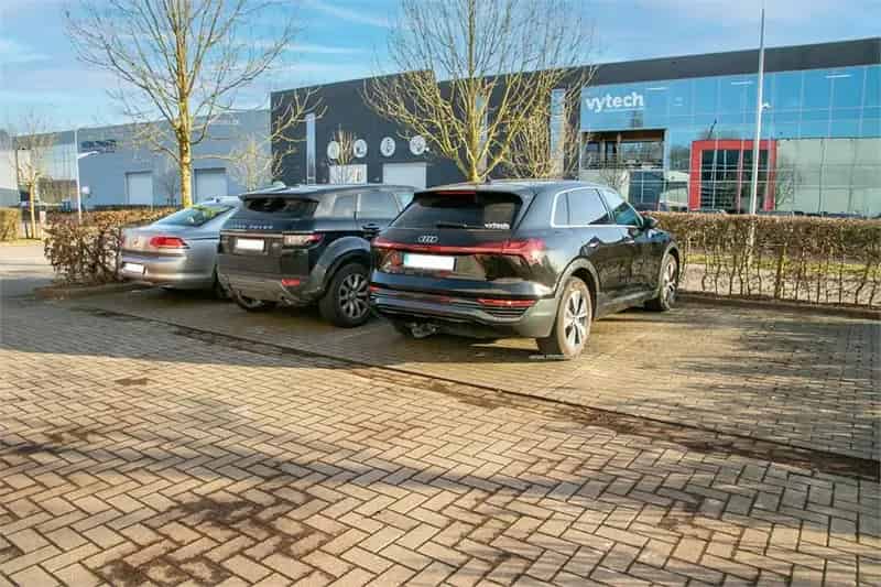 Handelspand te Huur Menen: 845m² Opslagruimte