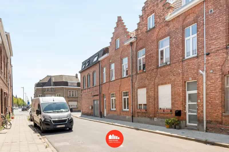 Herenhuis te huur Ieper: gerenoveerd, 4 slaapkamers, grote koer