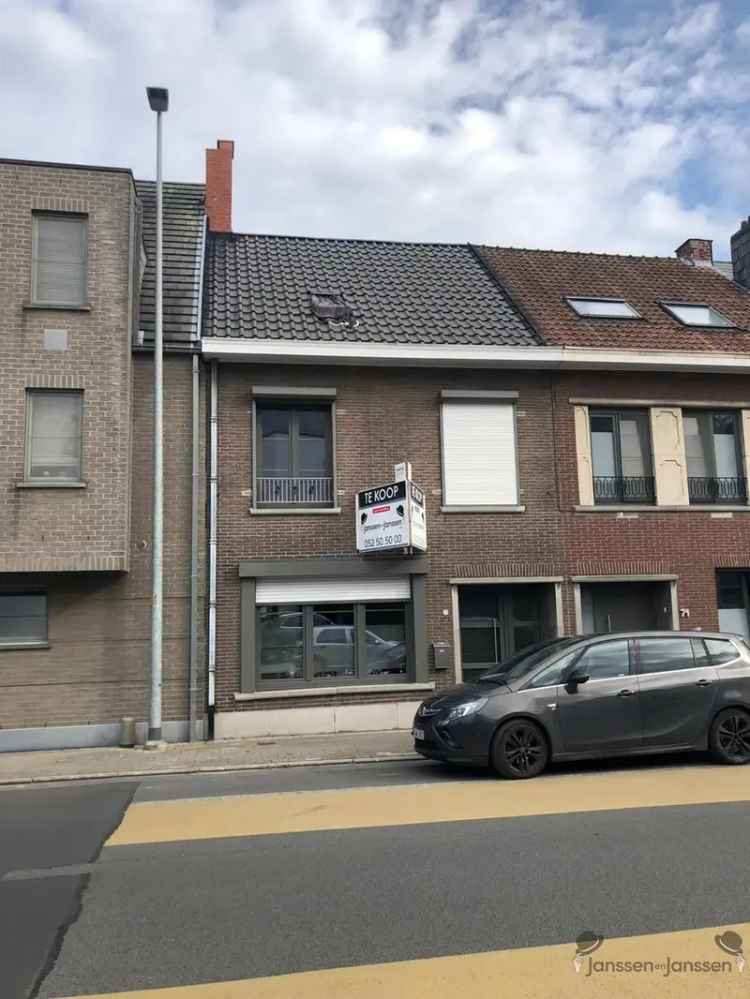 Deels te renoveren woning met tuin