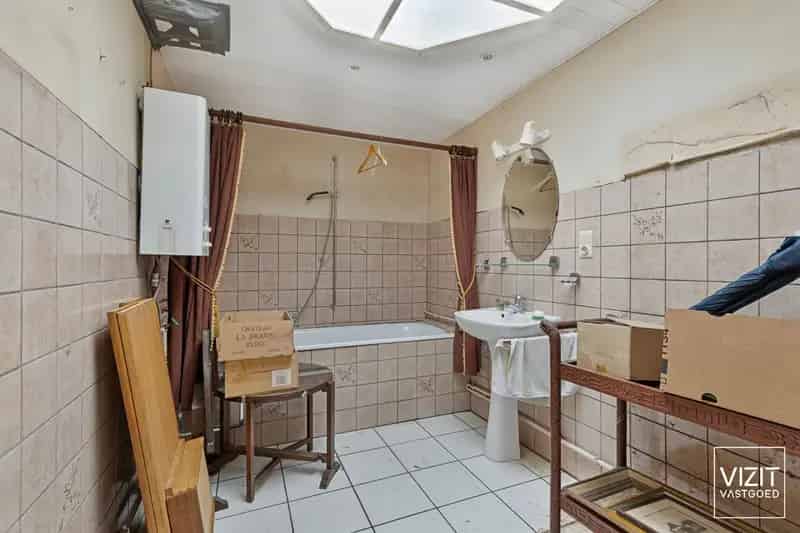 Te renoveren woning met mogelijkheden