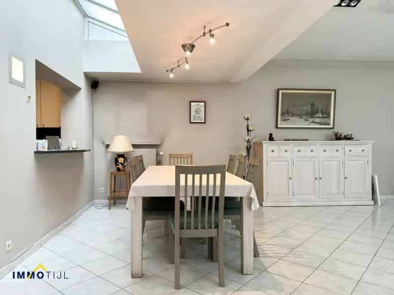 Karaktervolle Villa met Magazijn 1000m² te Ninove