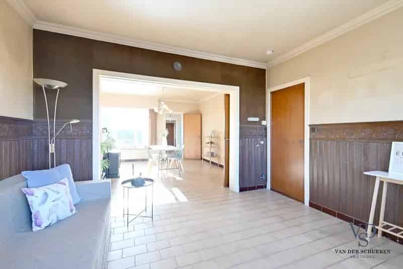 Degelijke ruime woning op te frissen