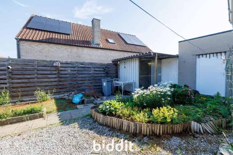Ruim gelijkvloers appartement met garage