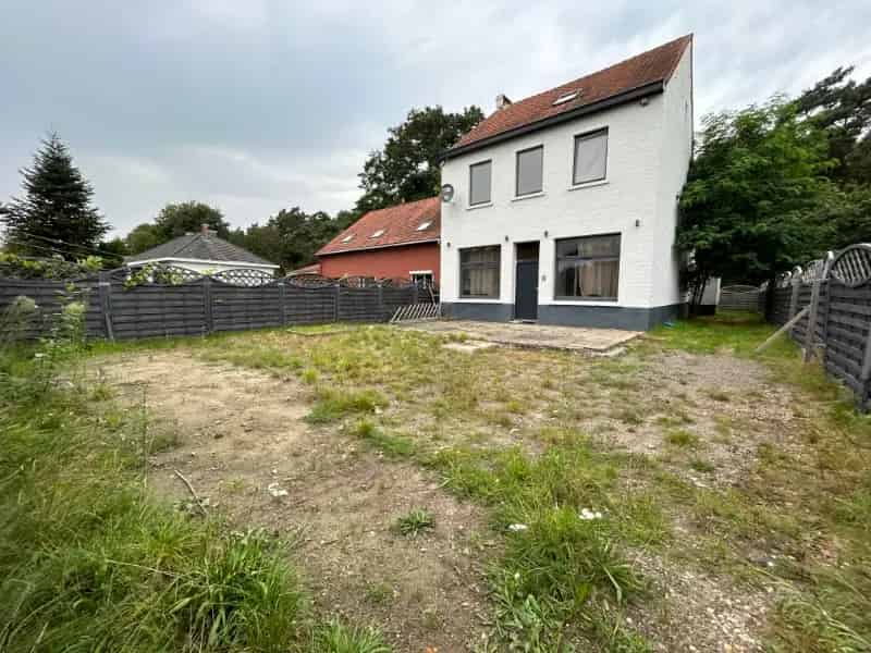 Huis te koop 4 slaapkamers Rustig gelegen gerenoveerd