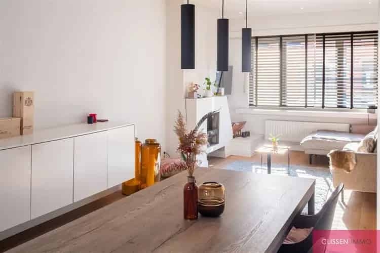 Huis te koop in Wilrijk: Moderne woning met tuin en garage