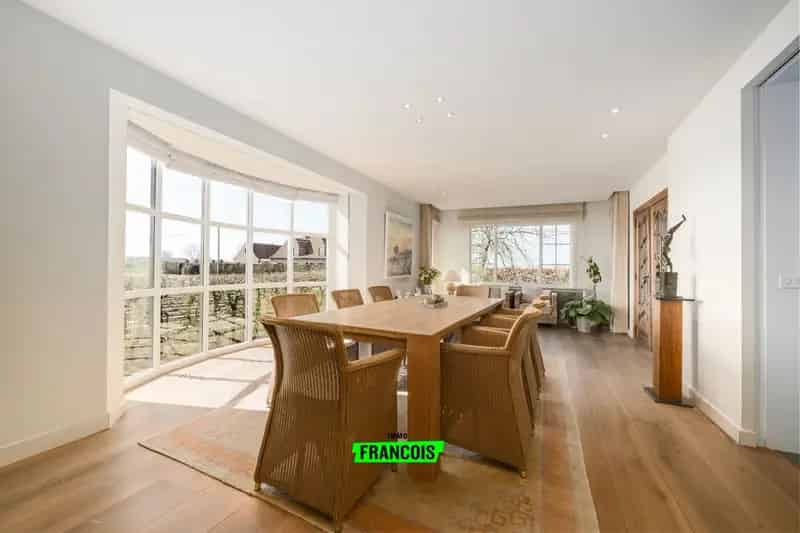 Luxe Villa te Ardooie: Landelijk Wonen nabij E403