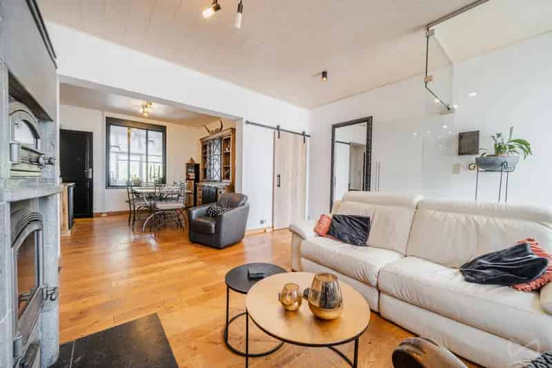 Moderne Vrijstaande Woning met Tuin Vijver en 3 Slaapkamers