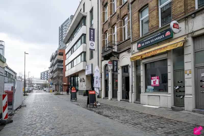 Te renoveren handelsgelijkvloers vlakbij het Eilandje