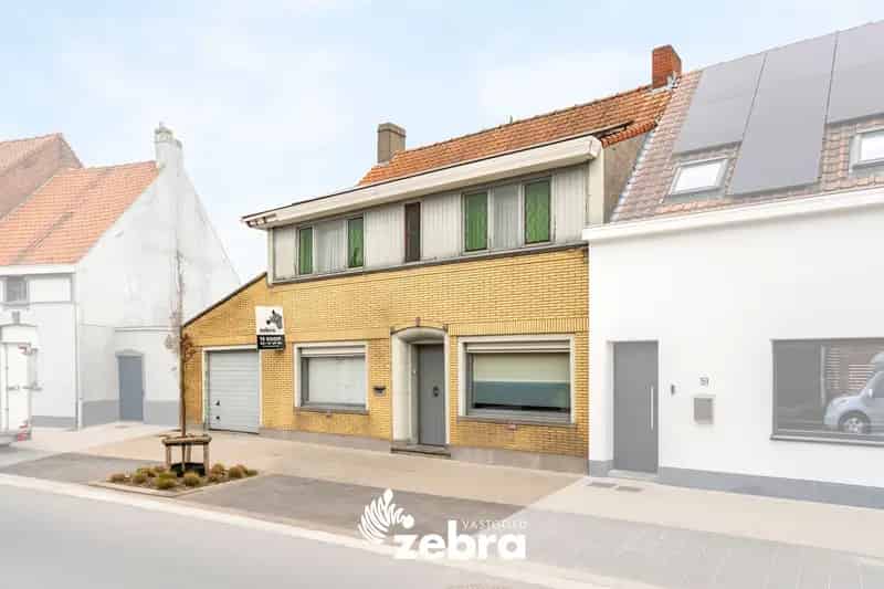 Huis te koop Oostrozebeke: 4 slaapkamers, tuin en garage