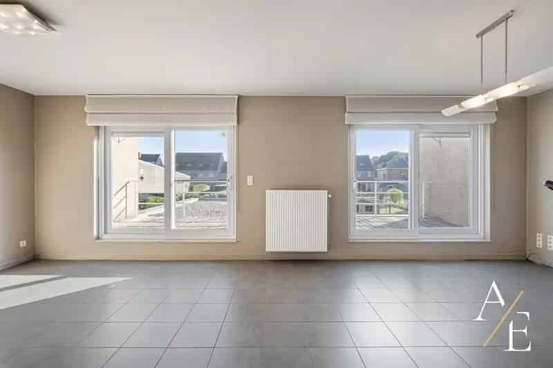 Appartement te koop Schellebelle met terras garage en kelder