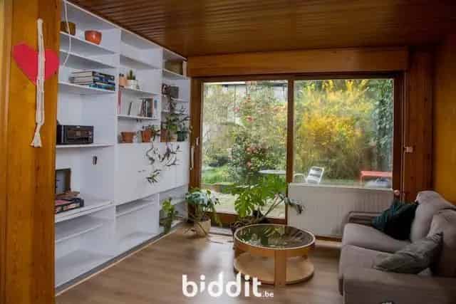 TE RENOVEREN RIJWONING MET TUIN