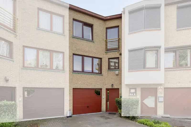 Huis te koop in Evere: Instapklare gezinswoning met 4 slaapkamers en tuin