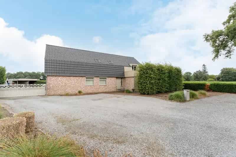 Ruime gerenoveerde woning met zwembad