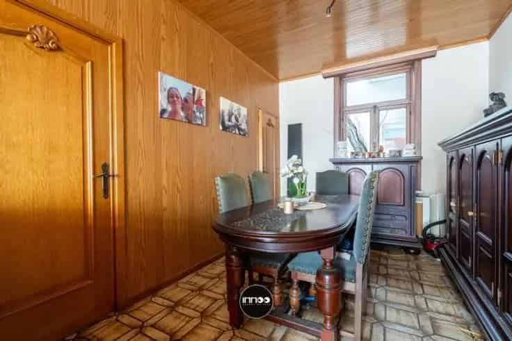 Huis Te Koop Te renoveren woning met ruime tuin