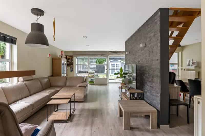Gezinswoning (160 m²) met drie slaapkamers te koop!
