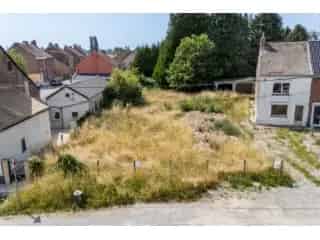 Grond te koop Anderlues - 750m² met woning - Investeringspotentieel