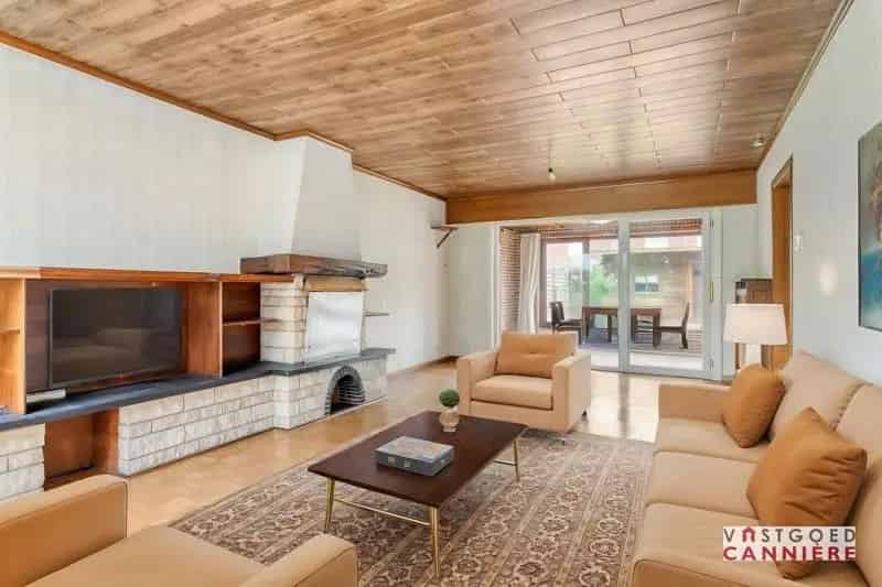 Op te frissen woning met potentieel te koop in Desselgem