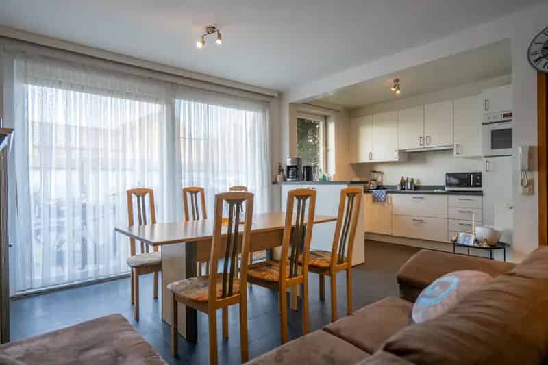 Gelijkvloers Appartement te Huur Roeselare