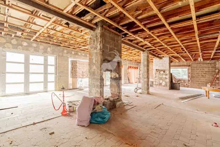 Huis te koop Marchienne-Au-Pont: Grote gelijkvloerse woning met tuin