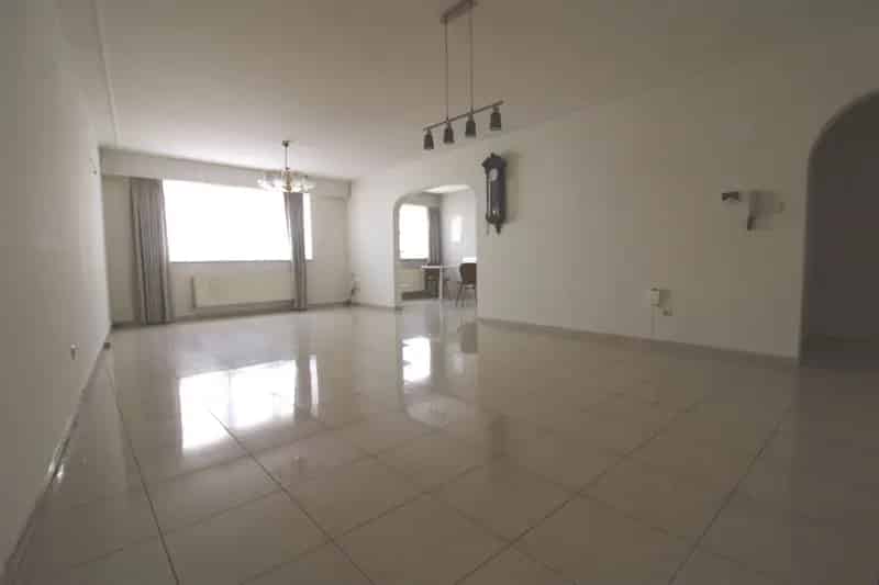Gelijkvloers Appartement te Koop met Tuin en Garage