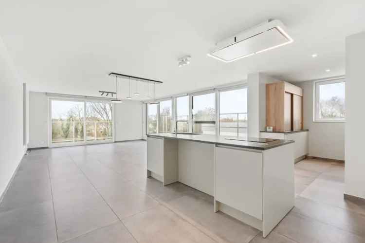 PENTHOUSE (142m²) MET 3 SLPKS, 2 TERRASSEN EN GARAGE + 3 STAANPLAATSEN