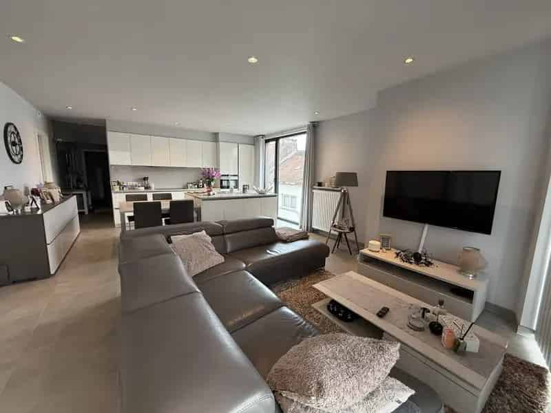 Luxueus Appartement Liedekerke met Staanplaats