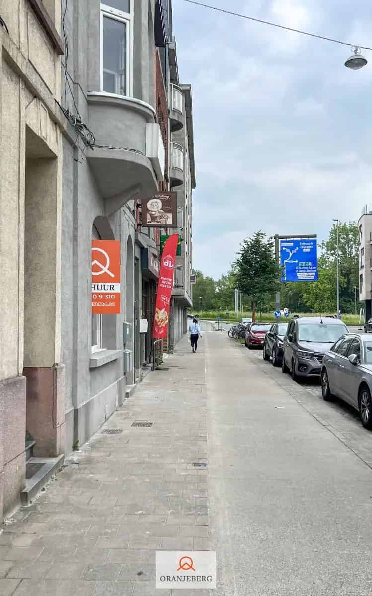 Gerenoveerde Commerciële Ruimte Nabij UZ