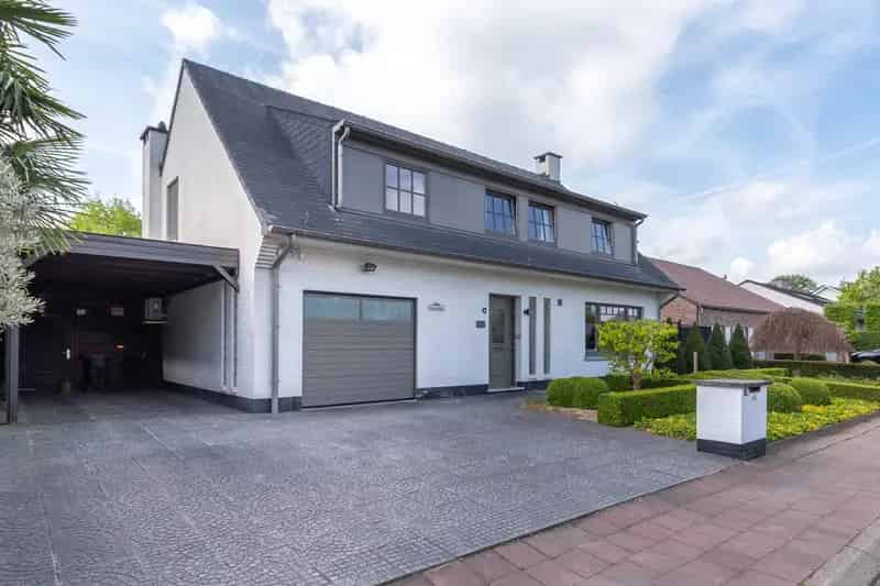 Gezinswoning Aartselaar 4 slaapkamers grote tuin