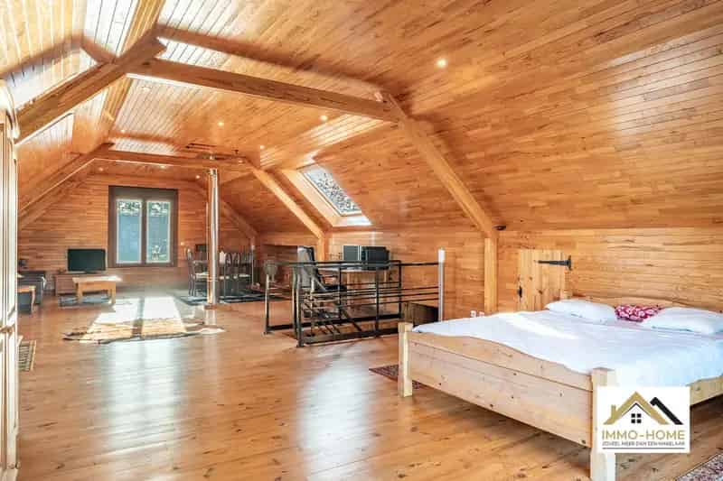 Huis te Koop in Eksaarde: Op te Frissen Woning in Groene Omgeving