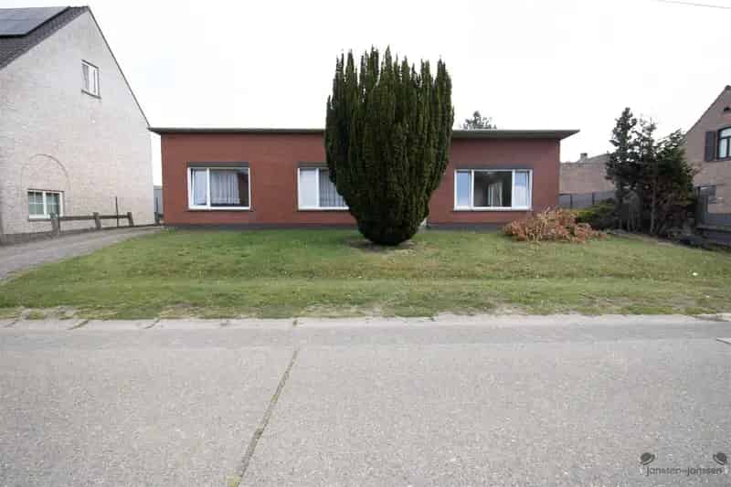 Gelijkvloerse woning 4 slaapkamers 643m² tuin garage kelder