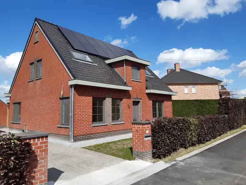 Huis te huur Gavere: Ruime woning met lichtrijke leefruimte