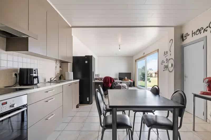 Ruim woonhuis met magazijn 908m²