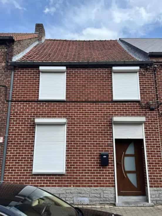 Huis Te Koop: Ruime gezinswoning met tuin en 3 slaapkamers