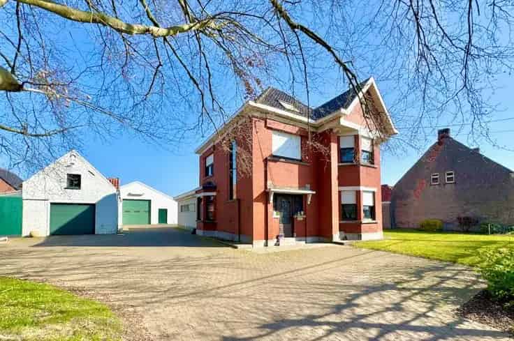 Huis Te Koop Evergem: Ruime woning met magazijn en grote tuin