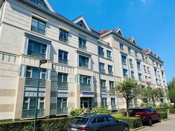 Te koop appartement in Sint-Pieters-Woluwe met 3 slaapkamers en terras