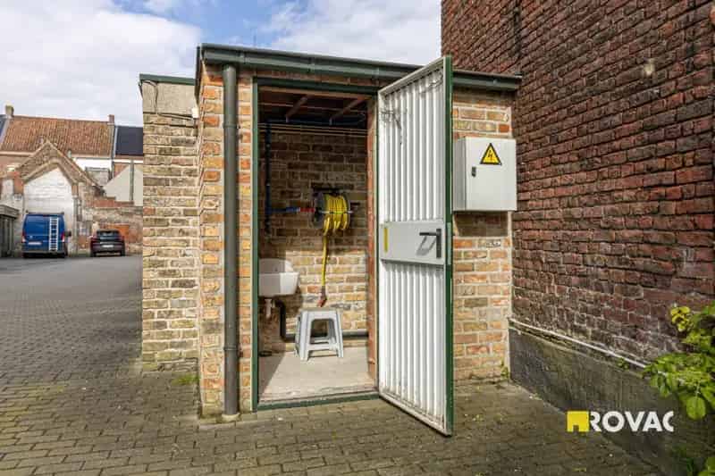 Staanplaats 2 wagens en berging