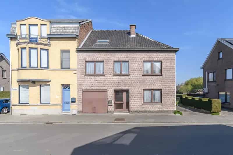 Gunstig Gelegen Ruime Gezinswoning Op Te Frissen