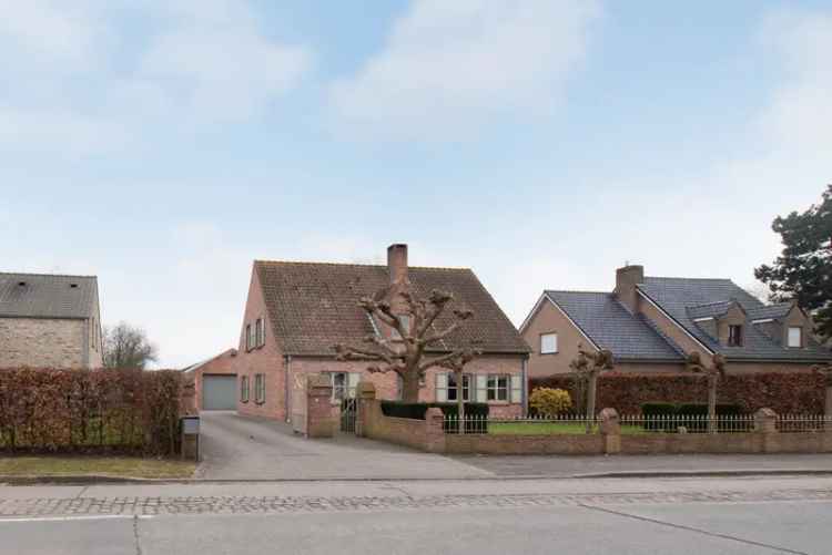 Huis te koop met loods in Loppem met 4 slaapkamers en grote tuin