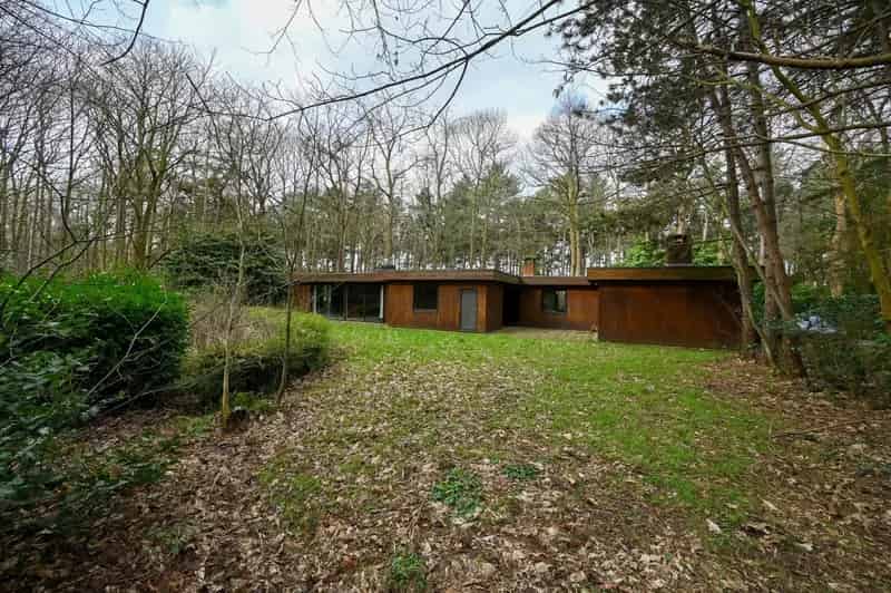 Uitzonderlijk Villa-Perceel in Residentiële Omgeving