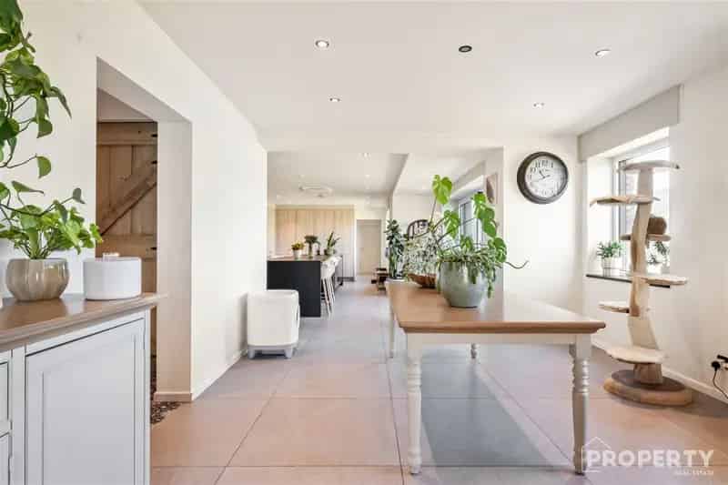 Ruime woning met loods te huur