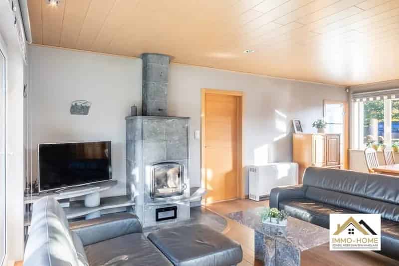 Ruime Open Bebouwing Met Garage
