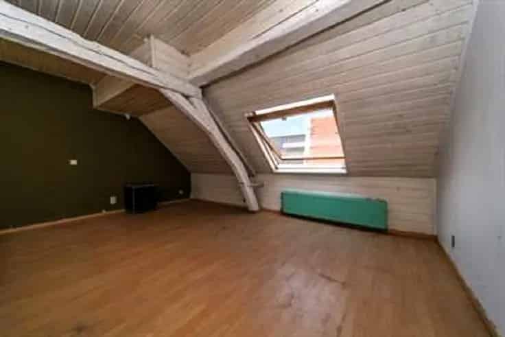 Huis Te Koop Geraardsbergen: Ruime woning te renoveren
