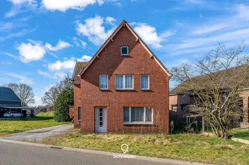 Gezinswoning te renoveren of af te breken 23 are 40m straatbreedte