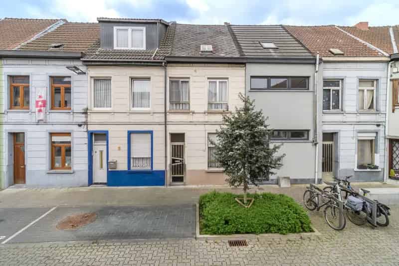 Te renoveren gezinswoning nabij centrum Aalst