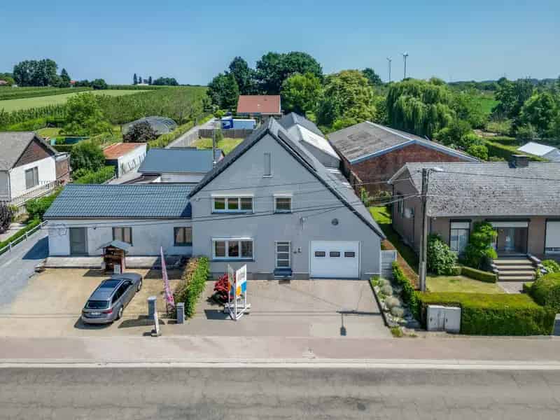 Zeer ruime halfopen bebouwing met magazijn en garage te koop