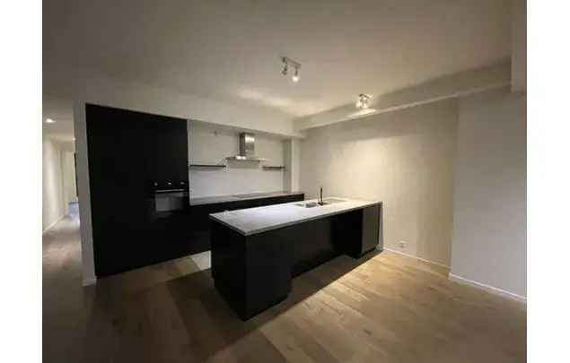 Huur 2 slaapkamer appartement van 122 m² in Antwerp