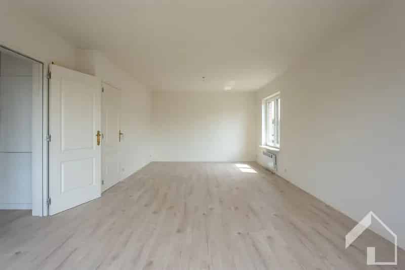 Gerenoveerd 2 Slaapkamer Appartement met Garage te Ranst