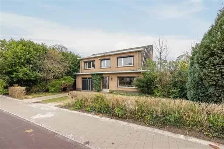 Villa te Koop Ruime woning met 2 slaapkamers uitbreidbaar naar 4