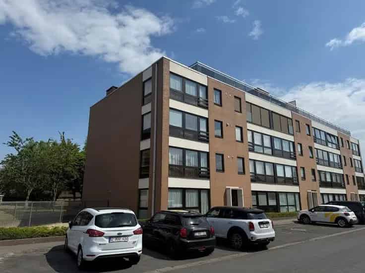 Te renoveren appartement met 2 slaapkamers en parking Nieuwpoort