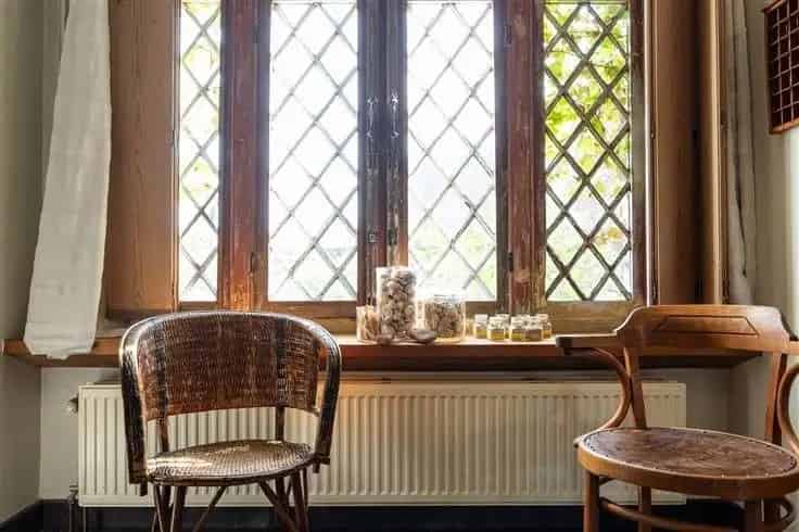 Huis Te Koop: Charmante woning met orangerie en grote tuin